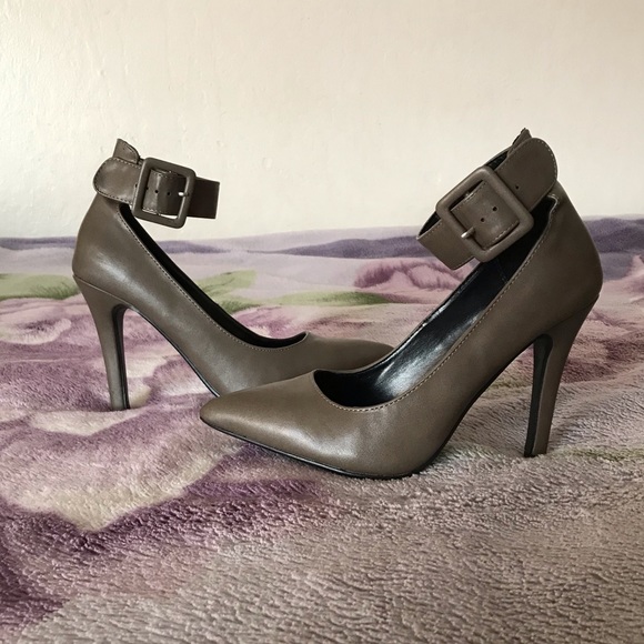 Beautiful High Heels - Picture 2 of 10